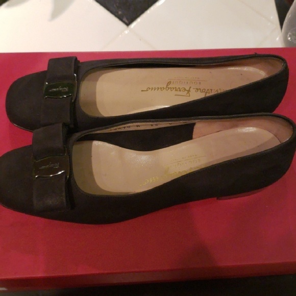 Salvatore Ferragamo Shoes - Salvatore Ferragamo Vara Low Heel Pump